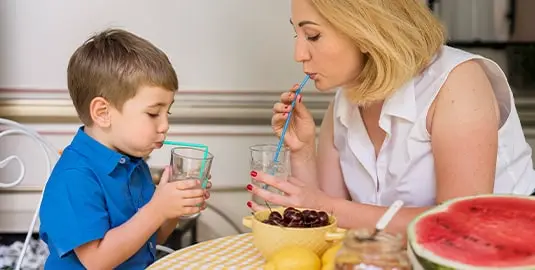 آموزش غذا خوردن به کودکان