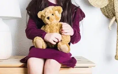 علل وابستگی کودک به عروسک و راهکارهای آن - مهدکودک نارسیس