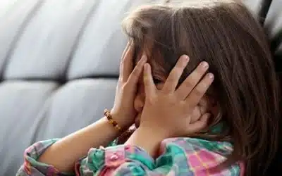 ترس‌های طبیعی کودکان و روش برخورد با آن‌ها