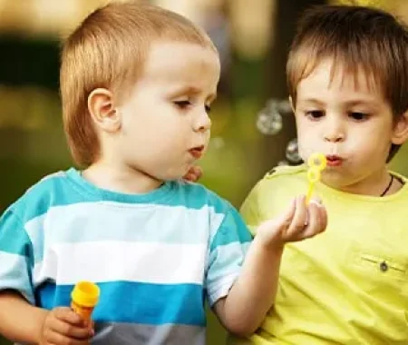 مهارت دوست یابی کودک چیست؟ مهارت دوست یابی کودک چیست؟