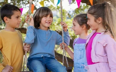 چگونه کودک خود را اجتماعی کنیم؟